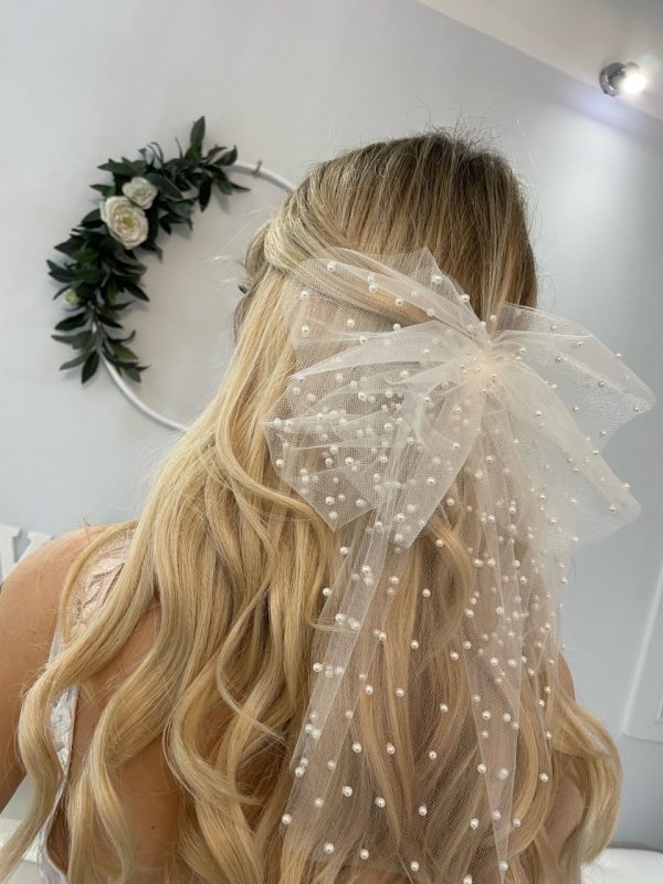 Tulle pearl bow